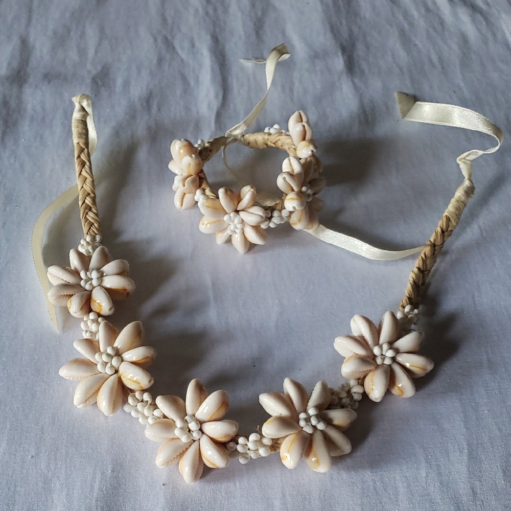 Nwot Elegant Cream Floral Jewelry Set made in Hawaii